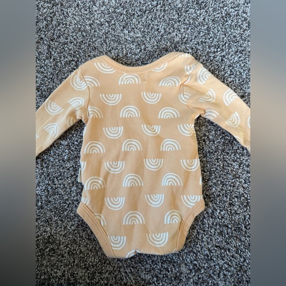 Baby Girl Rabbit + Bear Charming Peach Rainbow Bodysuit Size 0-3 Months - Picture 3 of 3